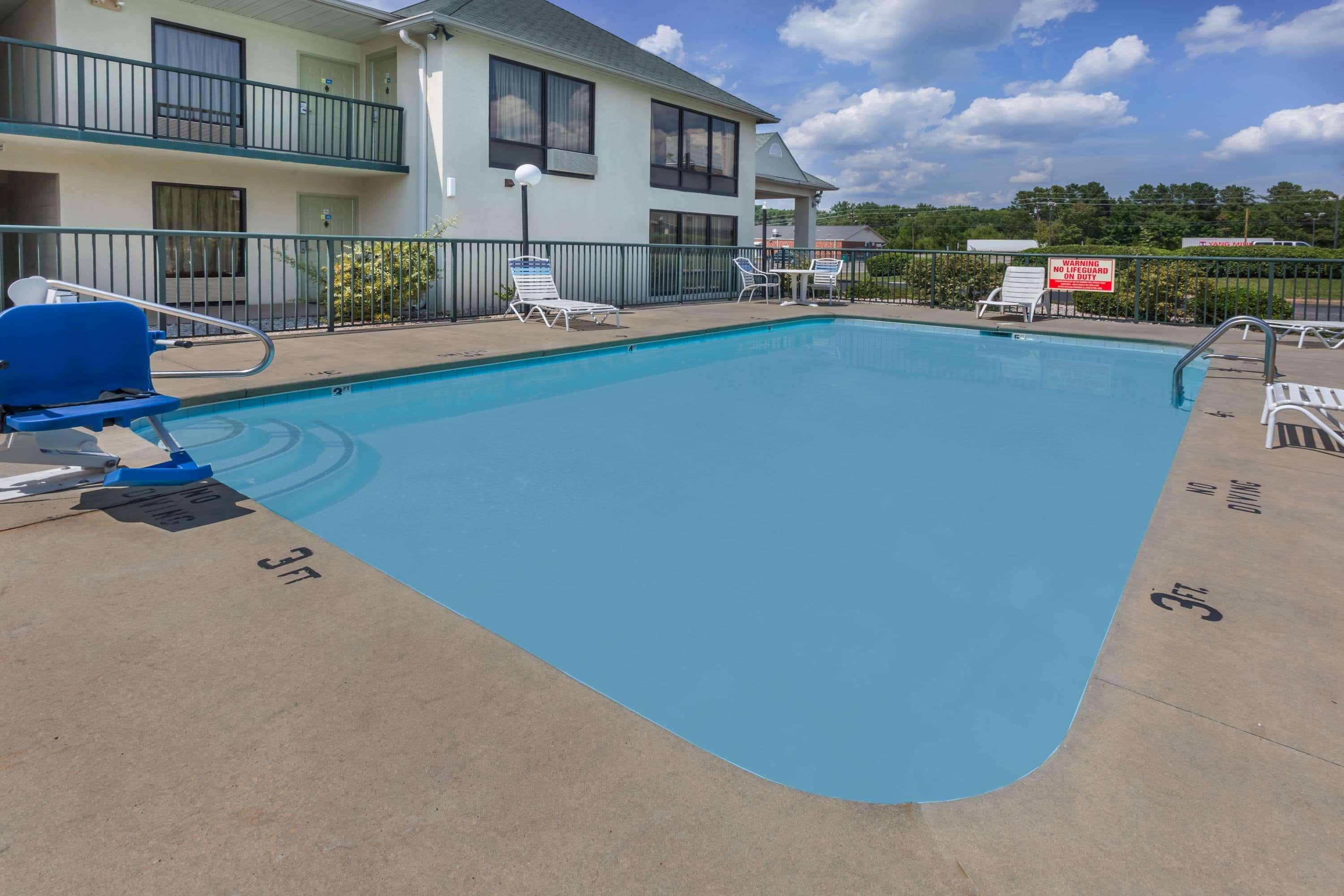 Days Inn By Wyndham Sanford Ngoại thất bức ảnh