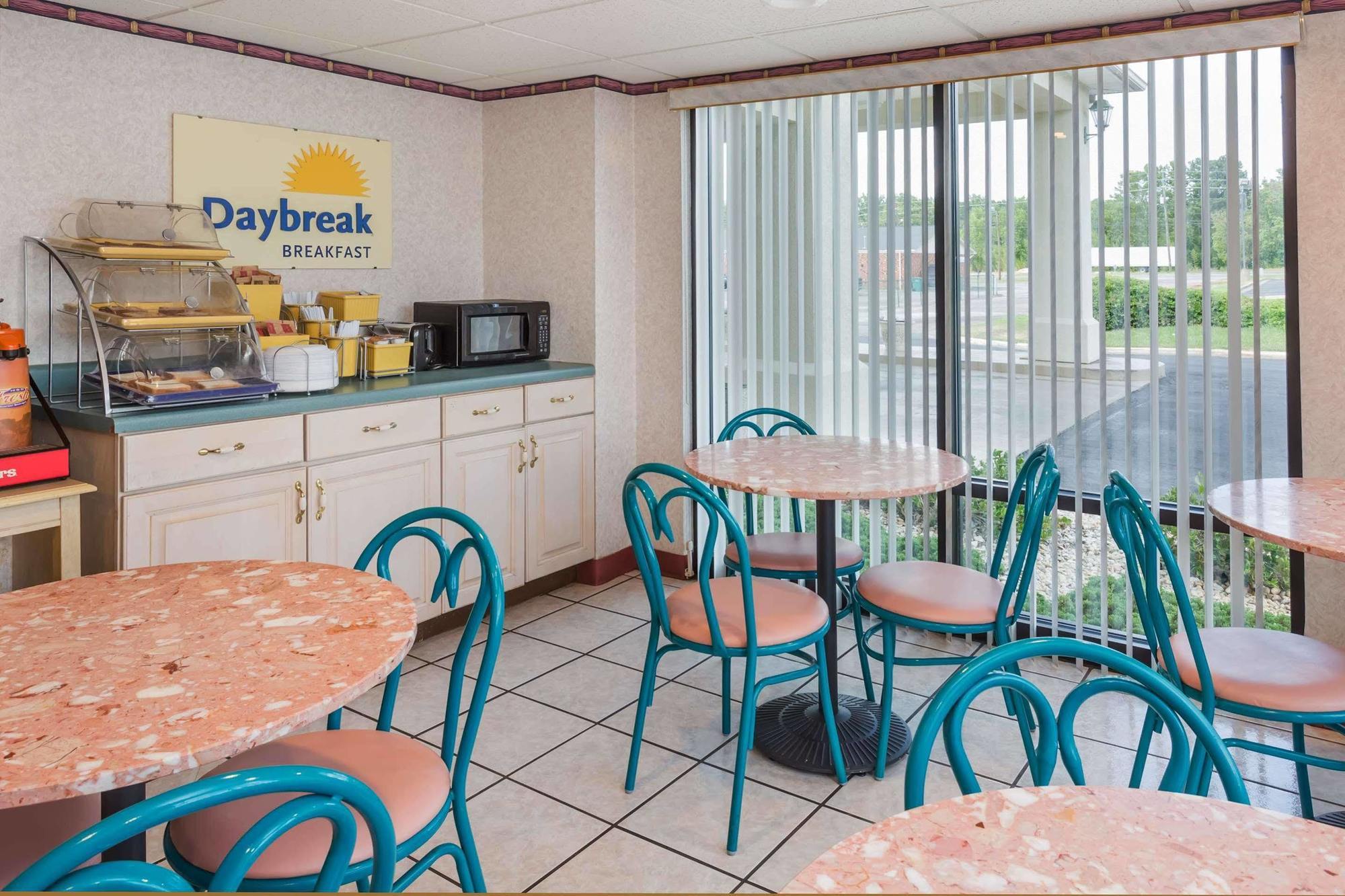 Days Inn By Wyndham Sanford Ngoại thất bức ảnh